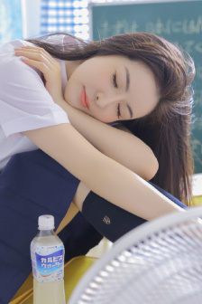 年轻女教师在线播放